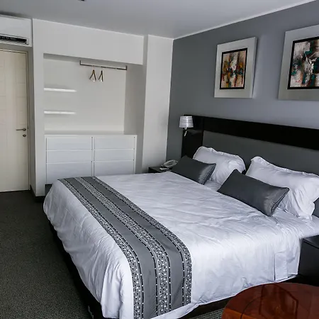 Apart Hotel Petit Palace Suites-3