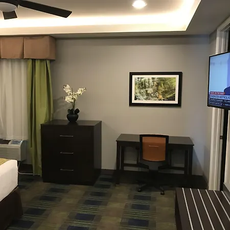 Days Inn & Suites By Wyndham Port Arthur-2