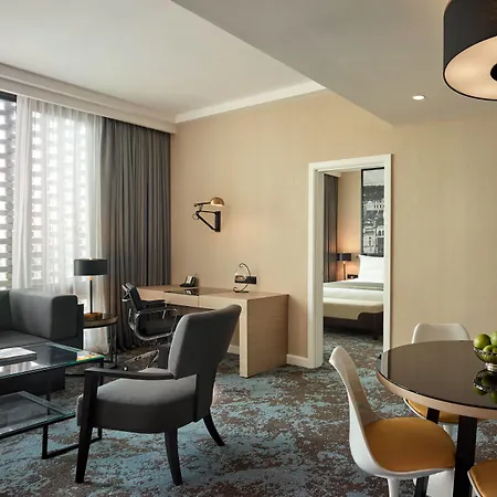 Hotel Stripes Kuala Lumpur, Autograph Collection-3