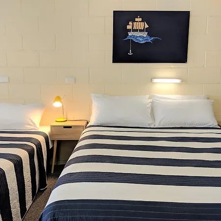 Sail Inn Motel-2