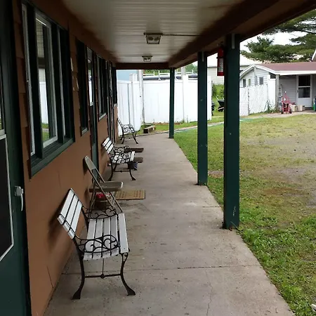 Bear Paw Inn-2