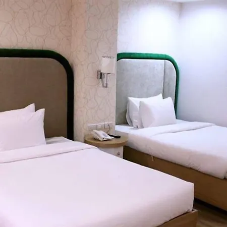 Queen Margarette Hotel Downtown-3
