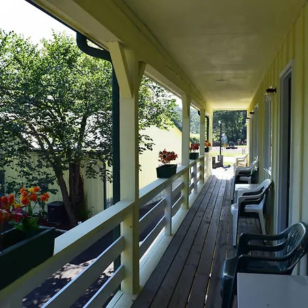 Green Valley Motor Lodge-3