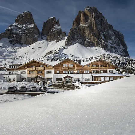 Passo Sella Dolomiti Mountain Resort-3