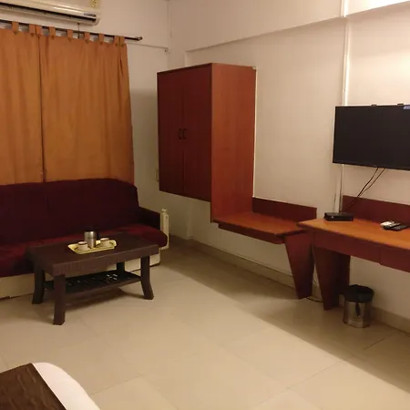 Oyo 1065 Hotel Hmr Royal Inn-2