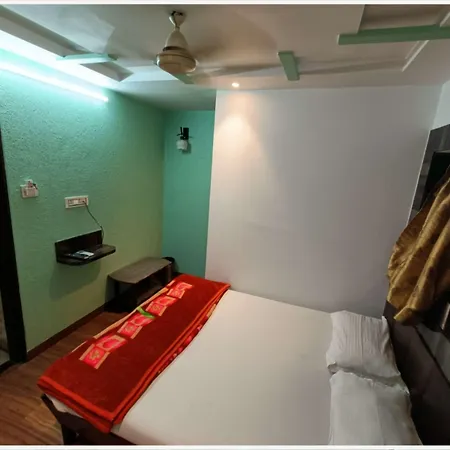 Hotel Broadway Colaba-3