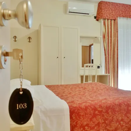 Gold Hotel-2