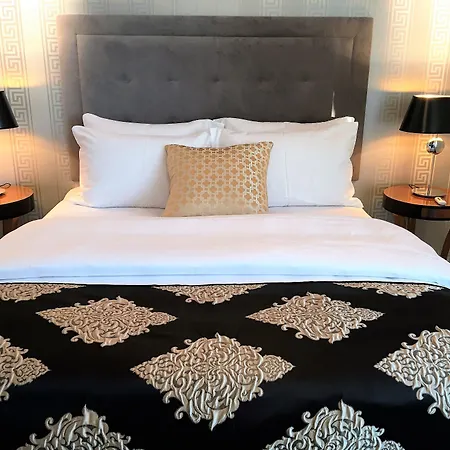 Mondrian Luxury Suites & Apartments Krakow Old Town-3