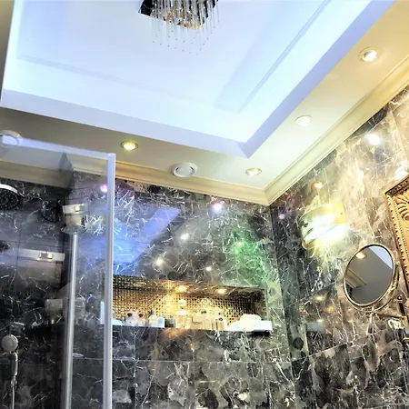 Mondrian Luxury Suites & Apartments Krakow Old Town-2