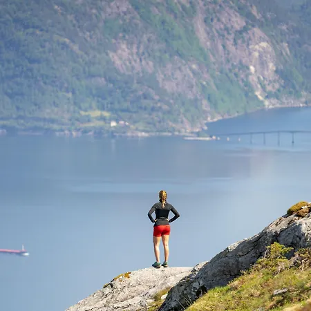 Lavik Fjord Hotel & Apartments-2