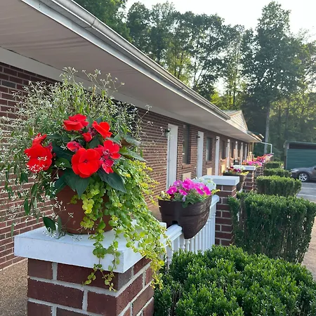 Pinetree Inn-2