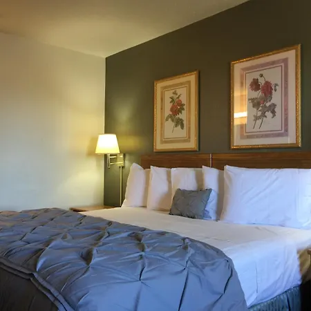 Amerihost Inn & Suites Fulton-3