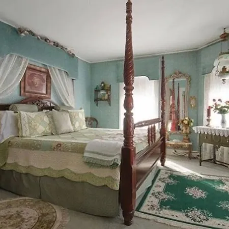 Tea Rose Inn At Plymouth, Nh-2