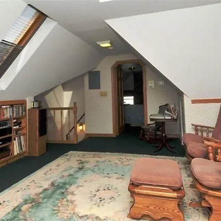 Victorian Loft Bed And Breakfast-2