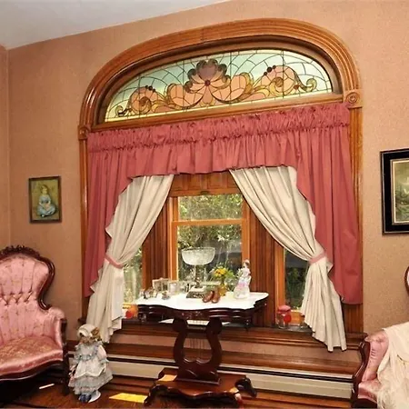 Victorian Loft Bed And Breakfast-3