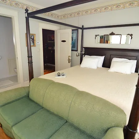 Far View - A Bed & Breakfast Estate-3