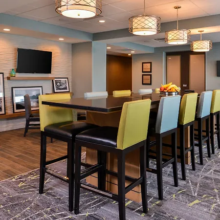 Hampton Inn By Hilton Omaha Airport, Ia-3