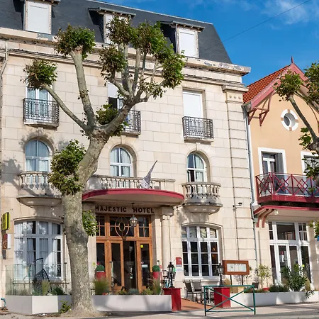 LOGIS Hotel Majestic Chatelaillon Plage - La Rochelle-3