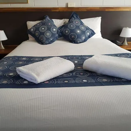 Snow Season Motor Inn-3