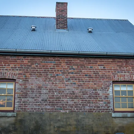 The Barracks, Tocal-3