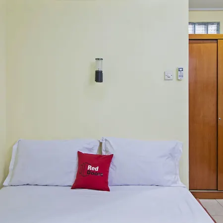 RedDoorz Plus near Ciputra World Kuningan 2-2