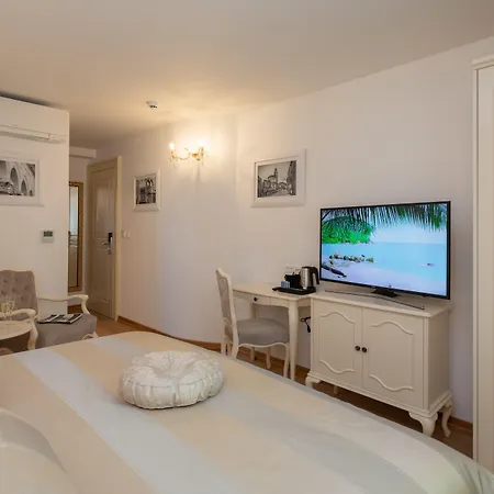 Priska Heritage Rooms (Adults Only)-3