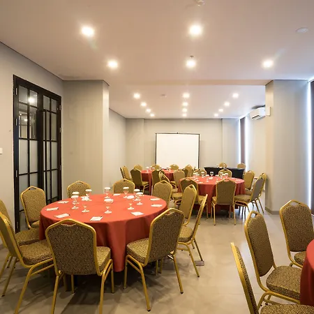 Maple Hotel Grogol-3