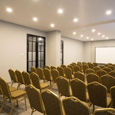 Maple Hotel Grogol-2