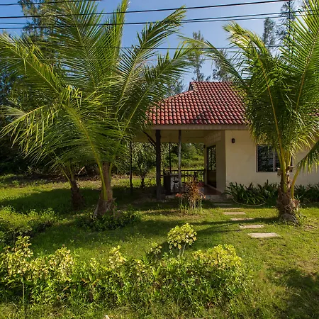 Pranee Beach Bungalows-2