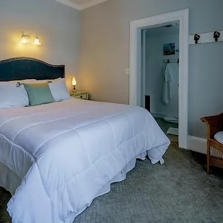 Captain Sawyer'S Bed And Breakfast-2