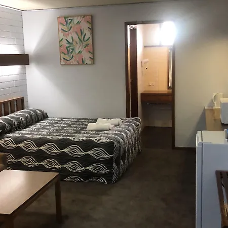 Century Motor Inn, Finley-2