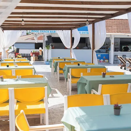 Sandy Beach Complex - Poolside Studios & Seaside Apartments-2