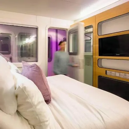 YOTELAIR Amsterdam Schiphol Transit Hotel-2