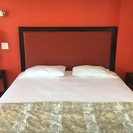 Norwalk Inn & Suites-3