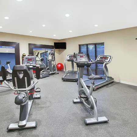 Hampton Inn & Suites Oakwood Village-Cleveland-2