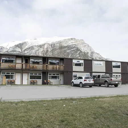 Yamnuska Suites-3