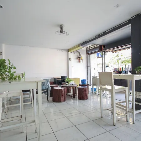 Oyo 1054 Phuket Backpacker Hostel-2