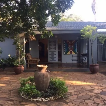 Hlulala Guesthouse-2