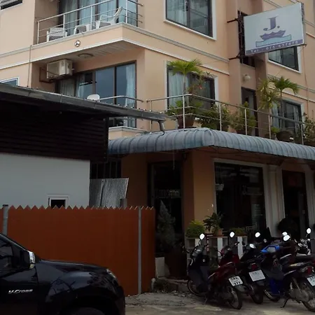 J Hotel-3