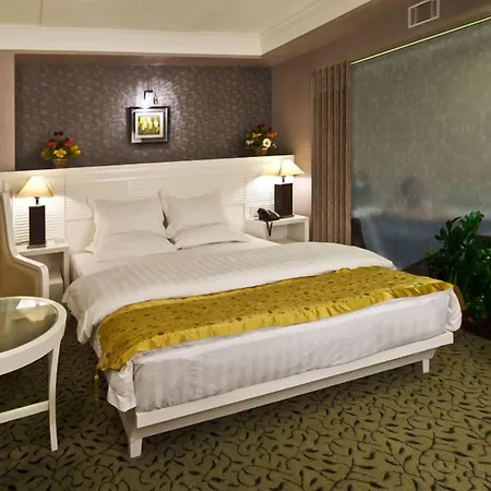 Hotel Gargee Grand-3