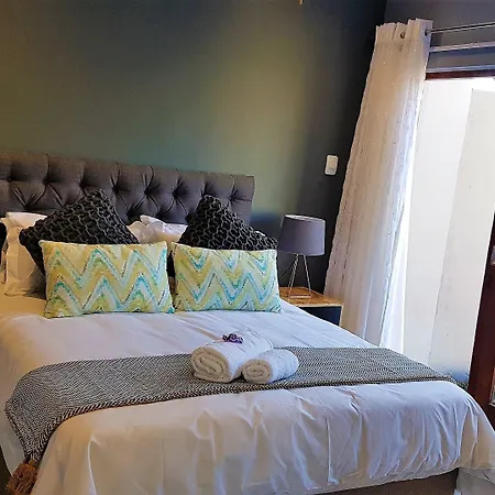 Riverview Guesthouse East London-2