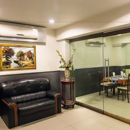 Capital O Hotel Central Park Near Birla Mandir-3