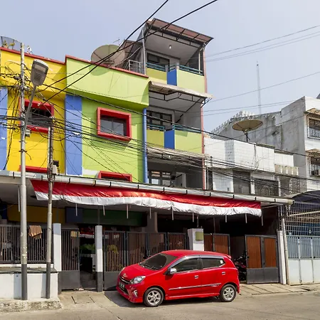 Reddoorz Near Gajah Mada Plaza 2-3