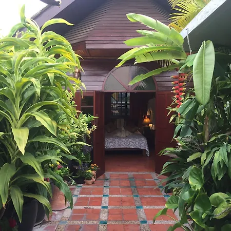 Shanti Lodge Bangkok-3