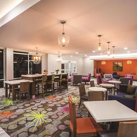 La Quinta Inn & Suites Port Allen La-3