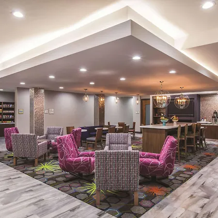 La Quinta Inn & Suites Port Allen La-2