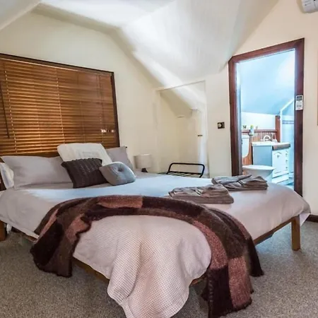 Gold Mine Guest House And Cafe-3