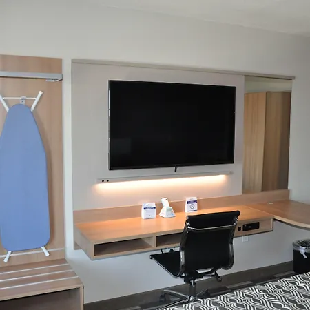 Microtel Inn & Suites By Wyndham Lubbock-2