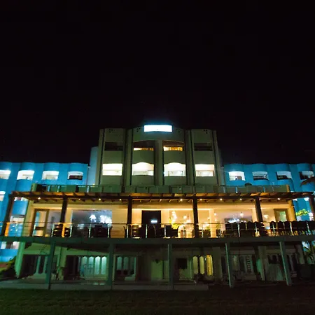 Hotel V-I Sea View: Beachfront Wellness Retreat with Spa-2