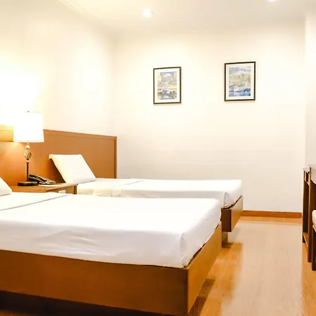 De Luxe Hotel-2